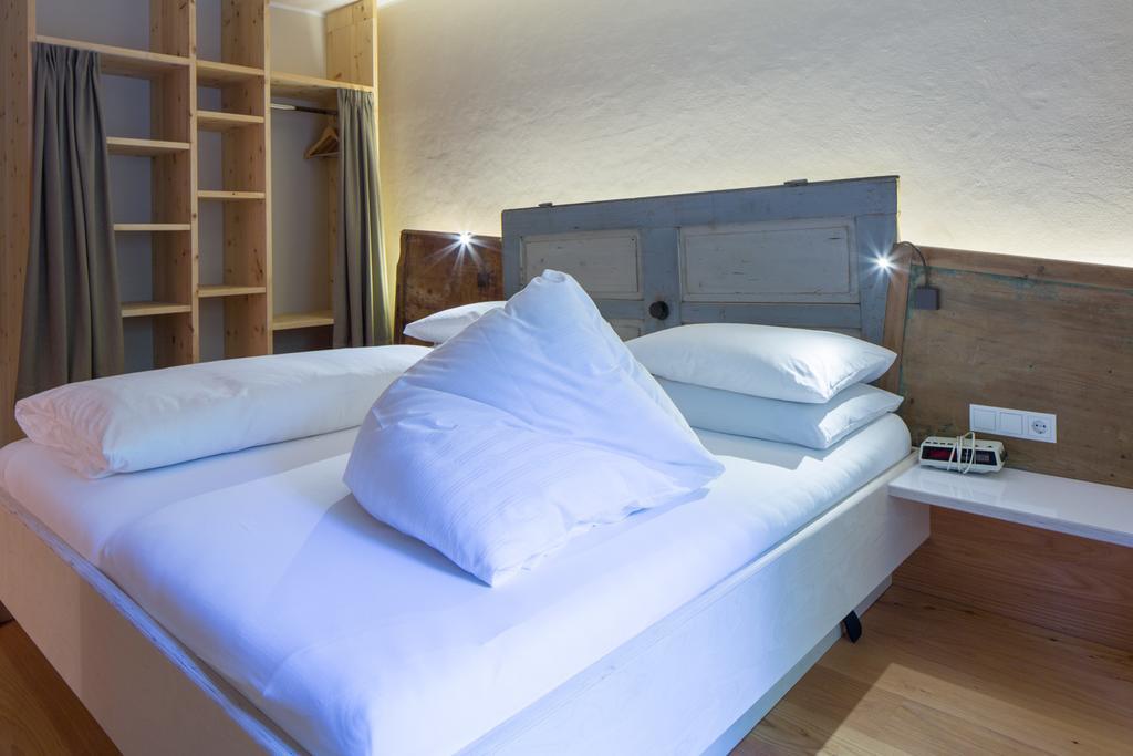 Frida Am Wald Hotell Rasùn di Sotto Rum bild