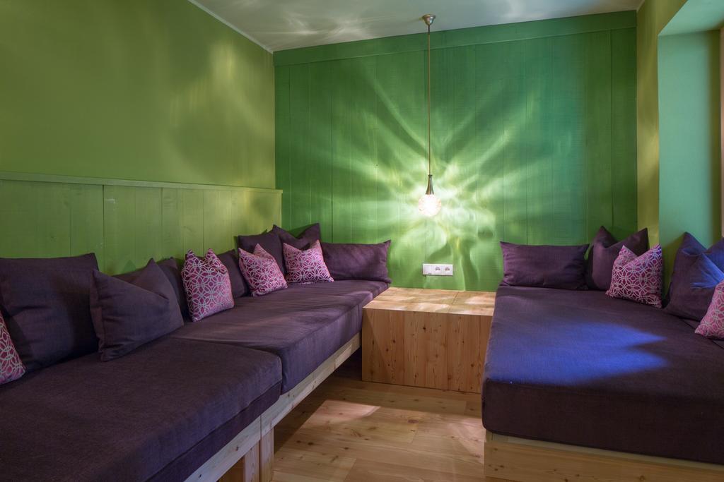 Frida Am Wald Hotell Rasùn di Sotto Rum bild