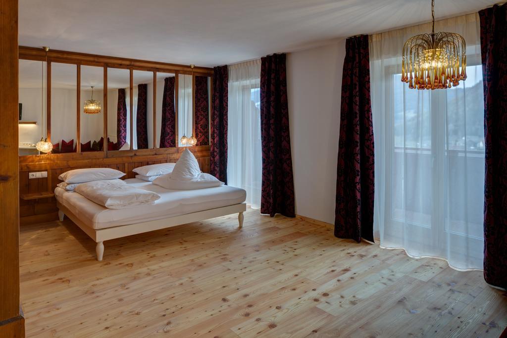 Frida Am Wald Hotell Rasùn di Sotto Rum bild