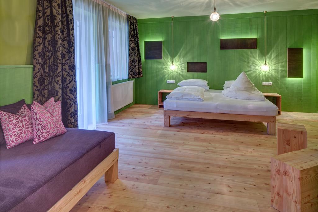 Frida Am Wald Hotell Rasùn di Sotto Rum bild